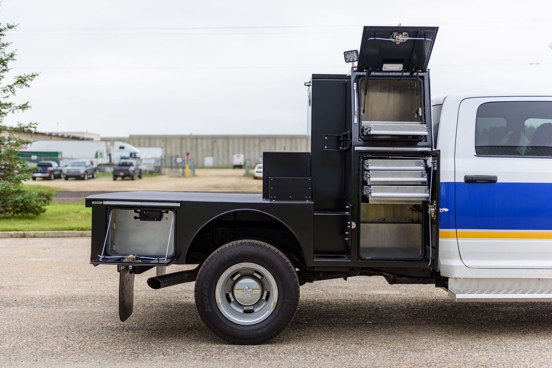 Aluminum Welder Bodies Work Truck Edmonton, AB Milron Metal